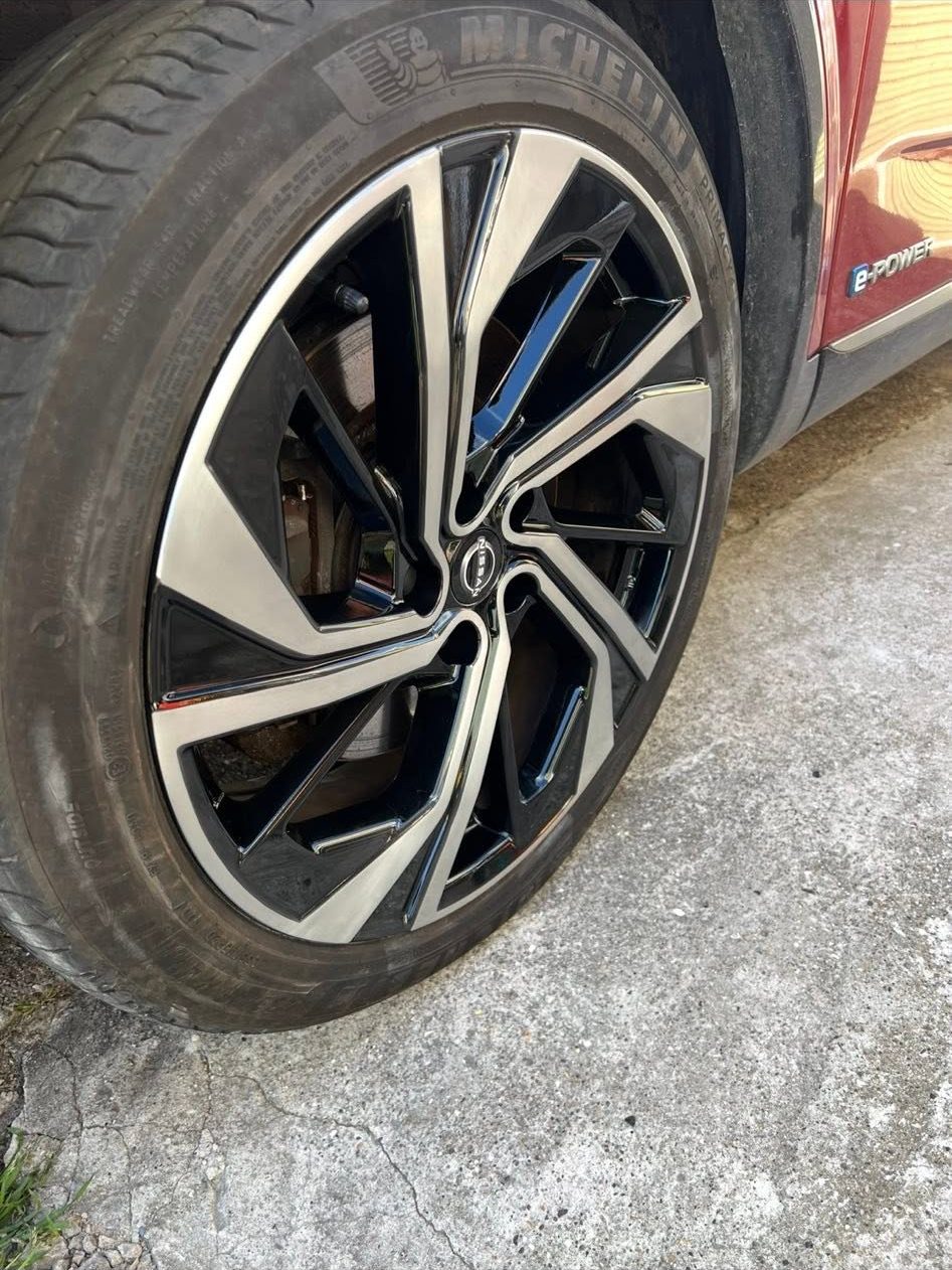 Red Nissan Qashqai e-POWER with a two-tone refurbished alloy wheel